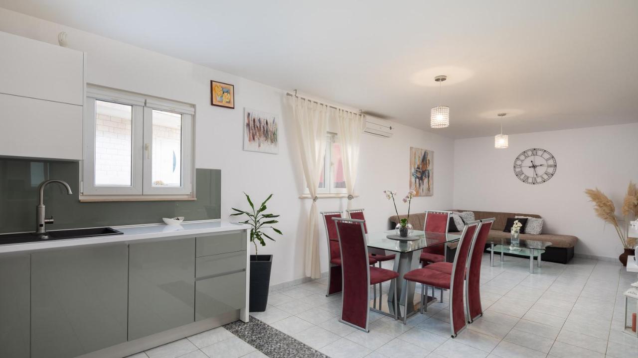 Solaris Holiday Home - Private Pool Stanici Εξωτερικό φωτογραφία