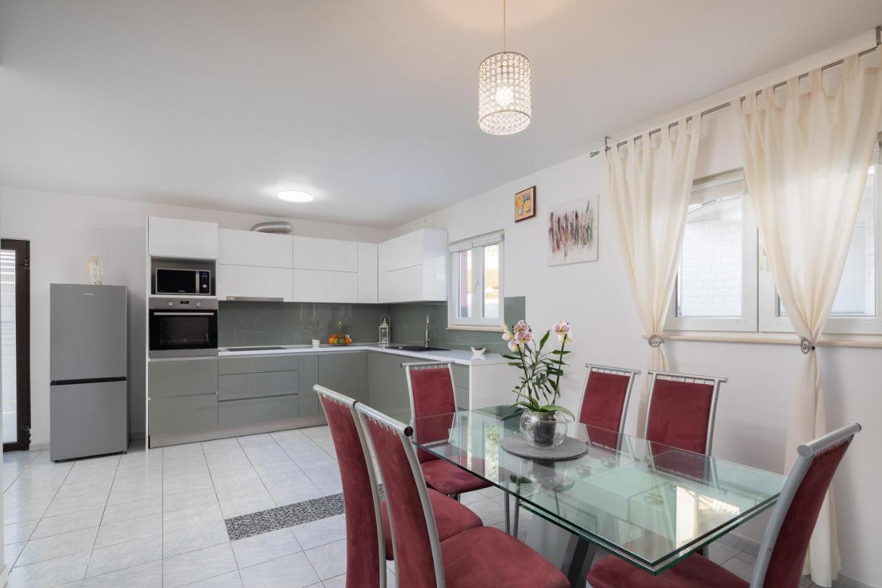 Solaris Holiday Home - Private Pool Stanici Εξωτερικό φωτογραφία