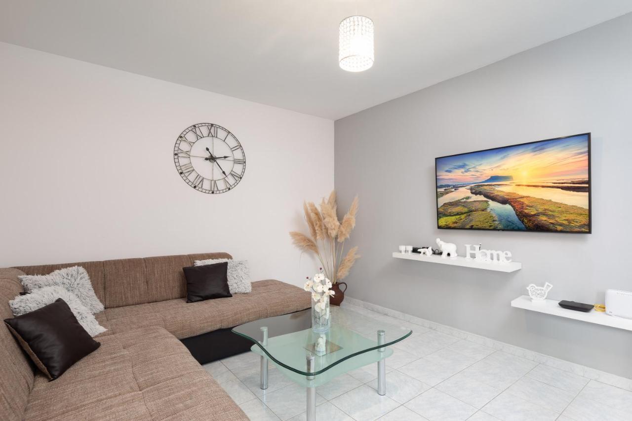 Solaris Holiday Home - Private Pool Stanici Εξωτερικό φωτογραφία